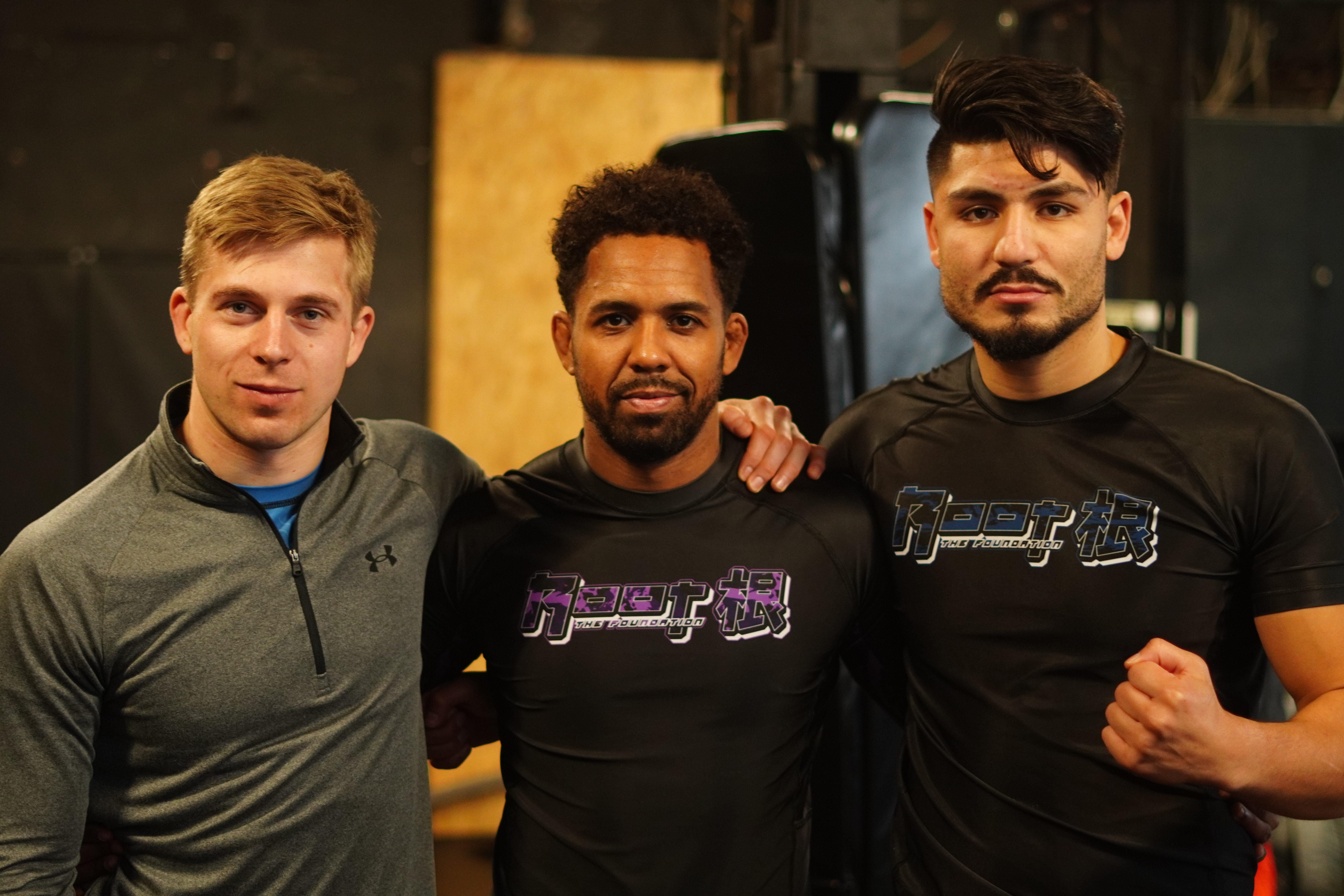 Das Team von Root MMA Emden trainiert gemeinsam im Gym